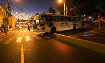 Bien temprano ya se pudo observar algunos de los buses circulando por la ciudad. (Foto IP)