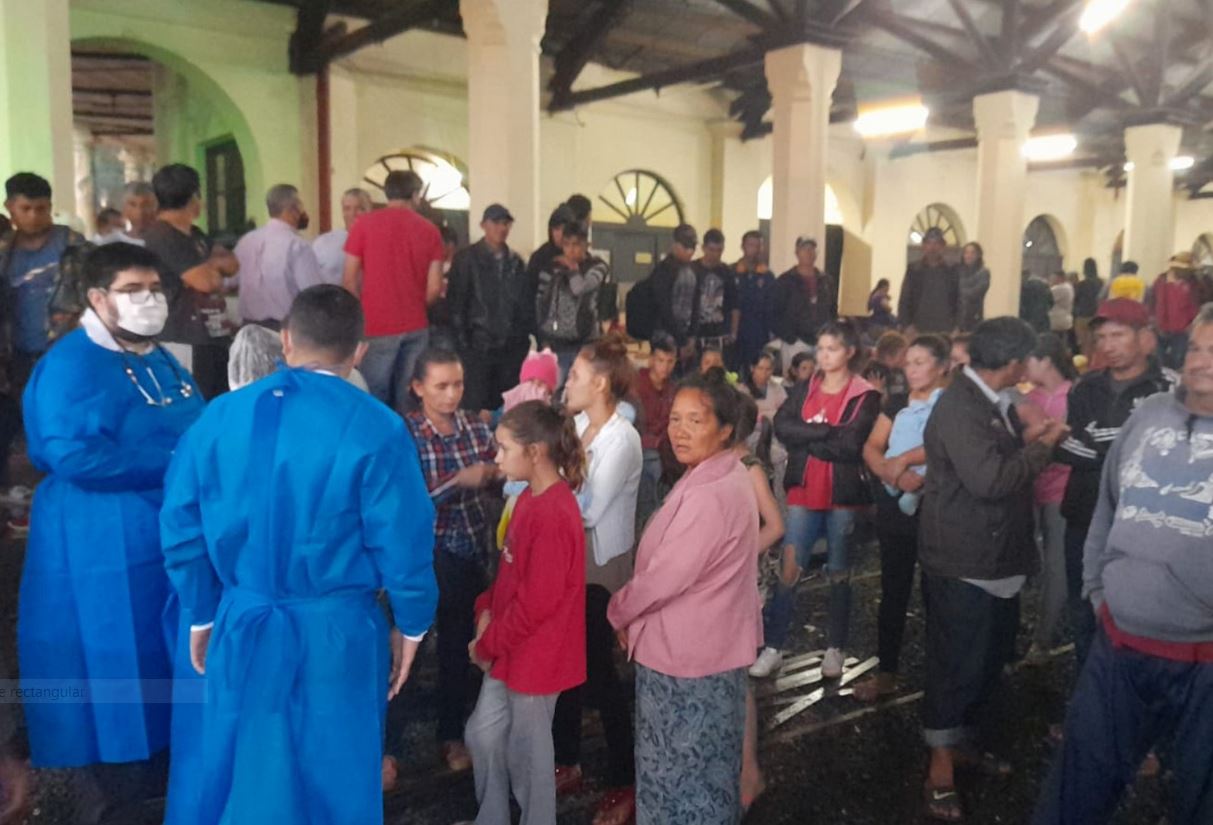 La asistencia llegó por parte de la Policía Nacional. (Foto @RebecaFerreiraV-radio 1000)