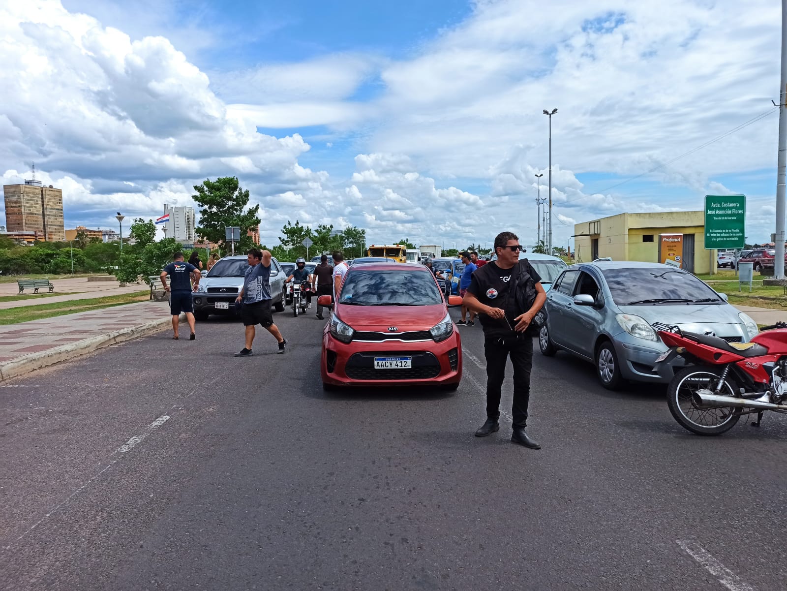 Manifestación de conductores en la Costanera de Asunción. (Foto Gentileza)