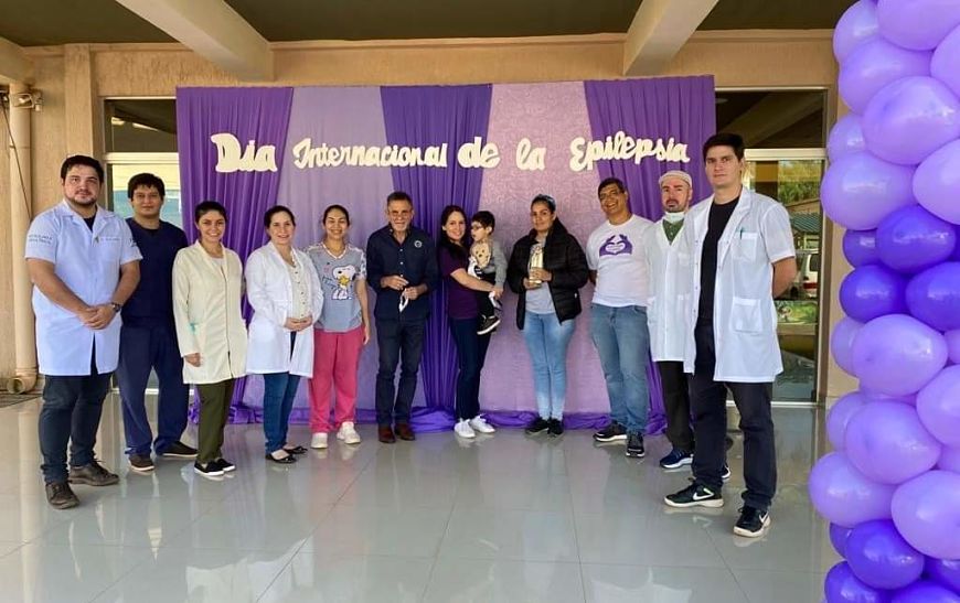 Los profesionales de blanco piden no discriminar a las personas con epilepsia. (Foto IP)