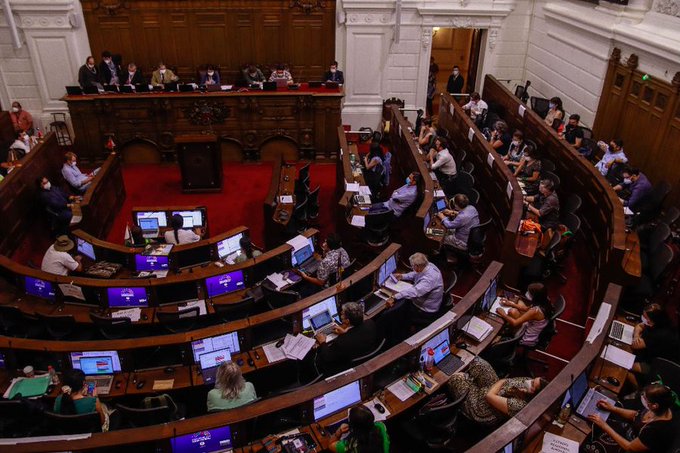 Una de las normas más solicitadas por la población desde el estallido social volverá a la Comisión de Principios Constitucionales para que sea revisada, modificada en ciertos aspectos y luego enviada nuevamente para su votación. Foto: La Tercera.