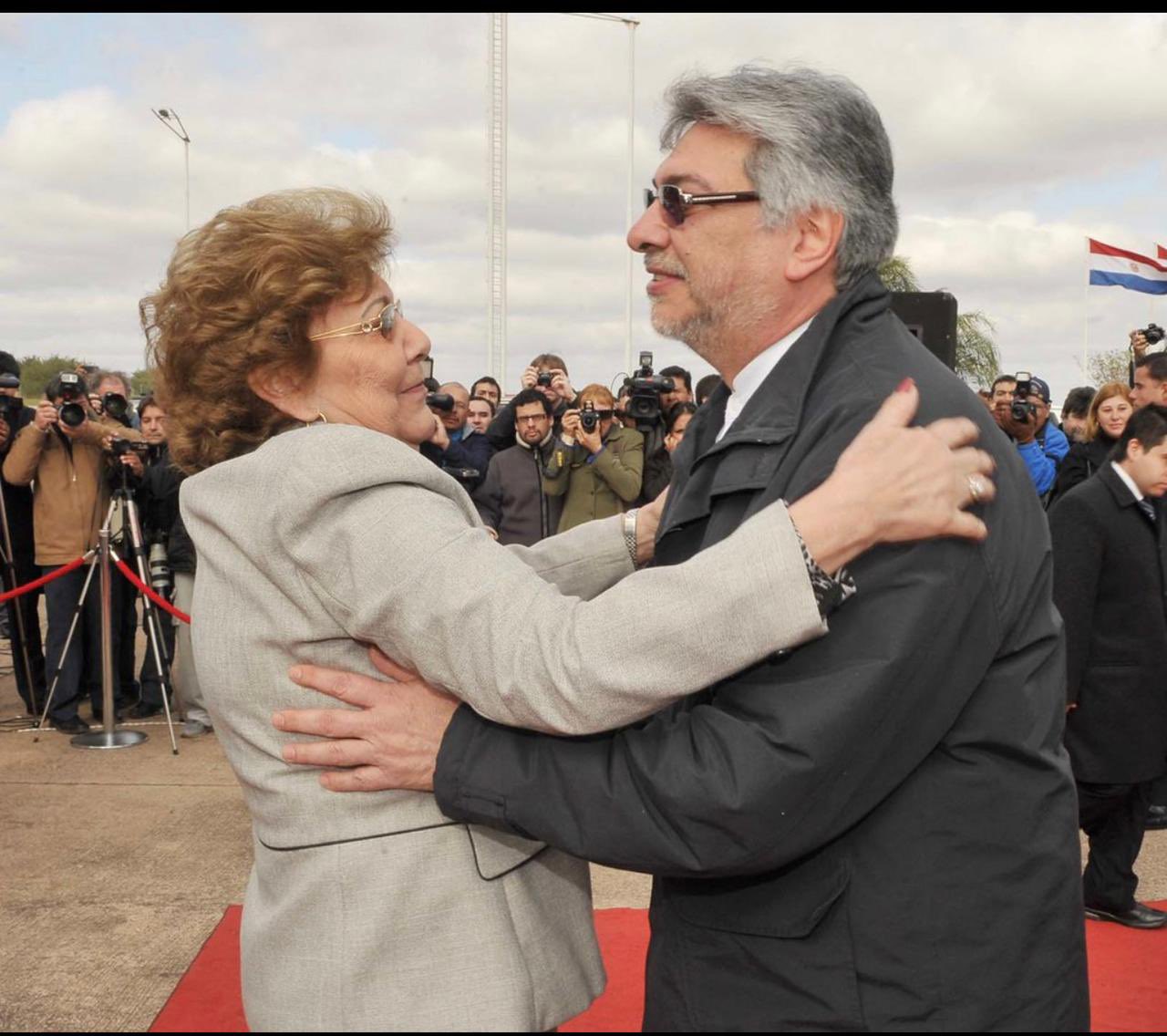 Mercedes Lugo Mendez en vida junto a su hermano Fernando lugo. (Foto Frente Guasu).