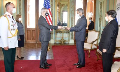 En ceremonia oficial realizada en el Palacio de López, el embajador Marc Ostfield presentó sus cartas credenciales al presidente Mario Abdo Benítez. (Gentileza)