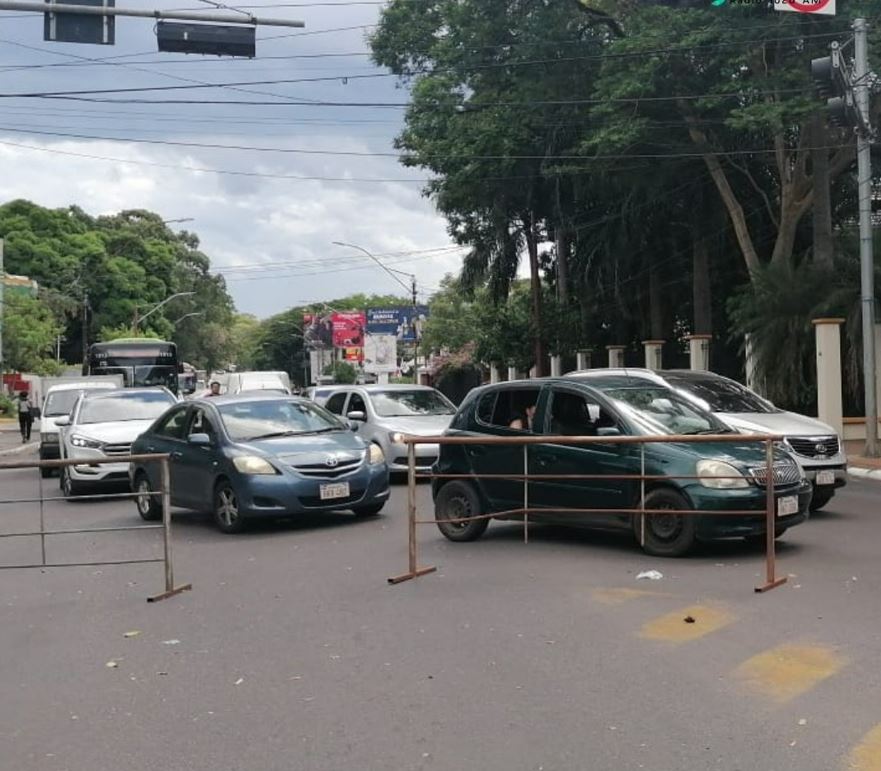 Cierre de la avenida Mariscal López. (Foto Radio Ñandutí)