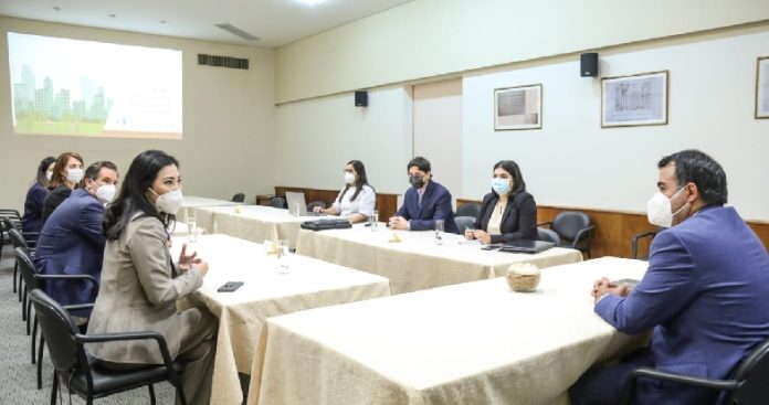 La reunión se realizó hoy en la sede del Ministerio de Hacienda. Foto: Hacienda.