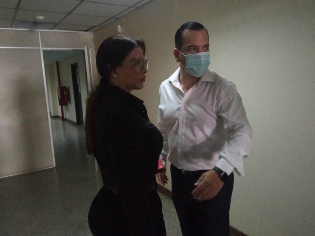 el senador Rodolfo Friedmann junto a su esposa Marly Figueredo. (Foto @pds_radio)