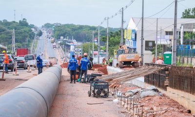 El ducto del desagüe pluvial también va construyéndose en Acceso Sur con la instalación de caños de 1.500 milímetros. El nuevo sistema de desagüe pluvial servirá para canalizar las aguas de lluvia y evitar la formación de raudales. Foto: Gentileza.