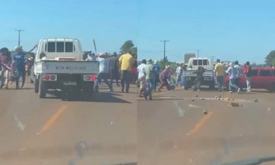 De esta manera los manifestantes atacaron el vehículo. (Foto Captura vídeo)