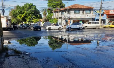 El bache se generó a partir de un registro de la Essap que estaba perdiendo agua. Foto: @briancaceresv.