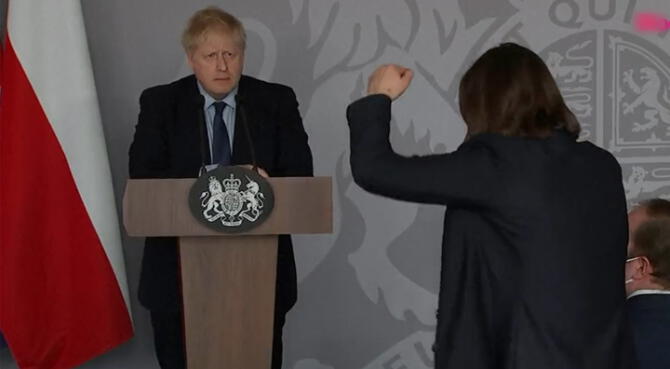 Reportera ucraniana confronta a primer ministro británico. Foto: Captura.