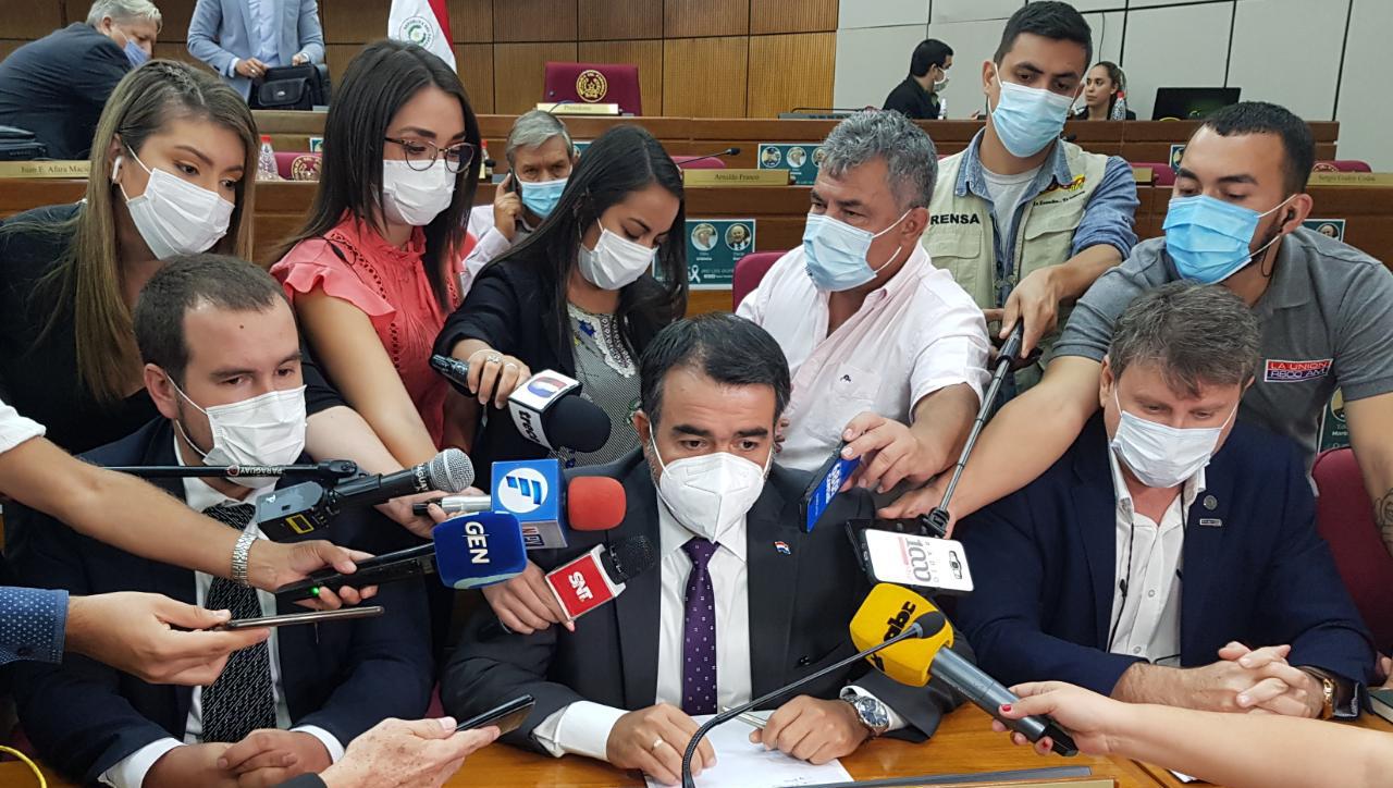 Durante la conferencia de prensa de autoridades del Gobierno con respecto al conflicto por la suba del combustible. (Foto Senado).