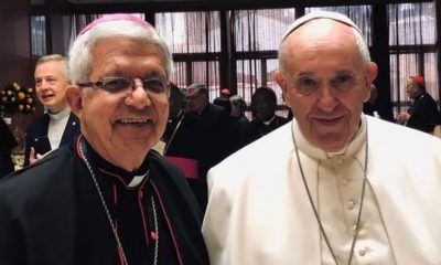 Monseñoa Adalberto Martínez junto al papa Francisco.