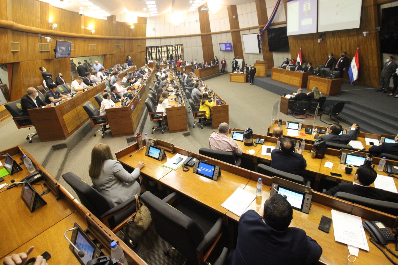 Durante la sesión donde trataban el juicio político a Quiñonez. (Foto Diputados).