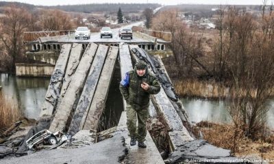 Puente destruido en Volnovaja, Ucrania.. Foto: DW.