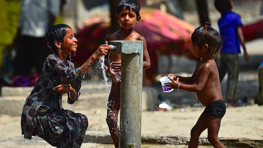 La temperatura en Nueva Delhi se acercó a los 46 grados centígrados y la ola de calor extremo continuará durante los próximos cinco días. Foto: Agencias.