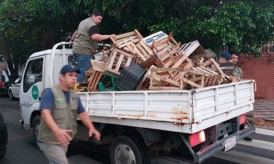 Con las cajas, los cuidacoches "reservaban" los lugares. Hoy fueron quitadas de la zona. (Gentileza)