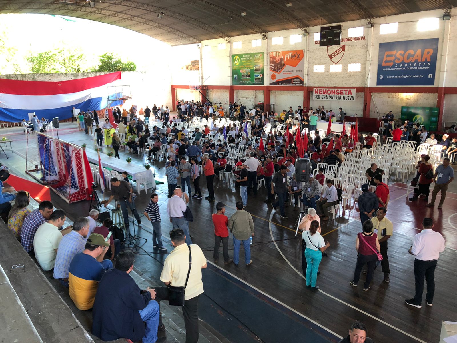 Durante la Convención "Ñemongueta". La gente fue a elegir. (Foto Gentileza).