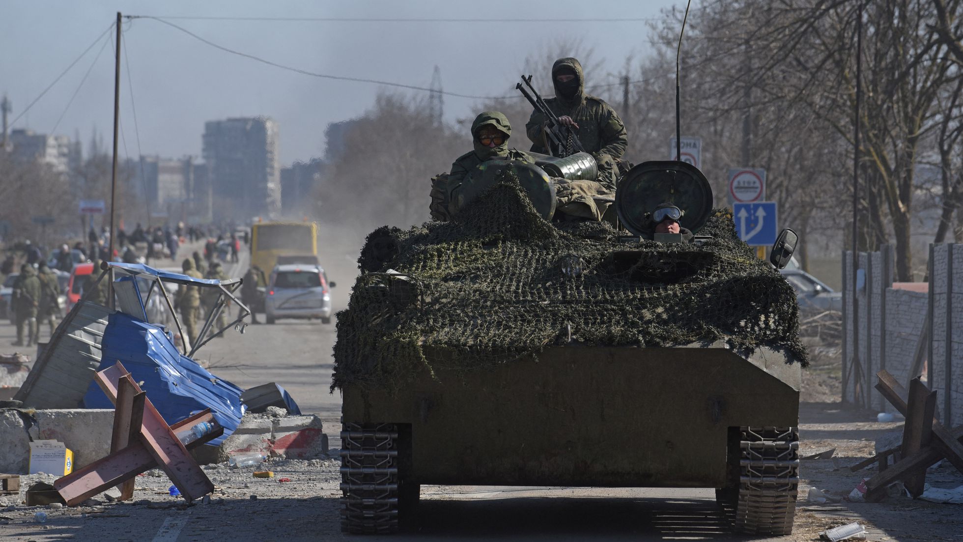 El Ministerio de Defensa ruso advirtió tanto a los combatientes regulares de Ucrania como a los mercenarios que si no se rinden "les espera un destino poco envidiable debido al cinismo de las autoridades de Kiev". Foto: El País.