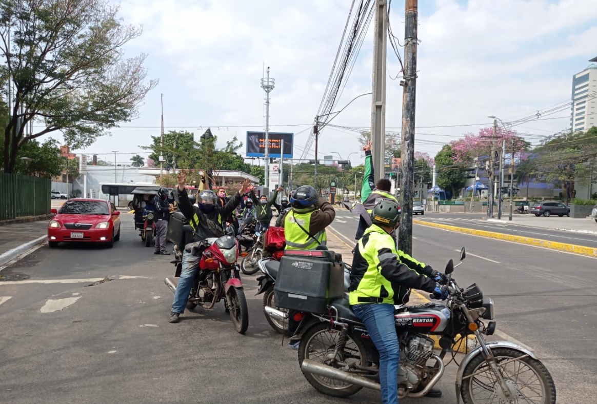 Los trabajadores en motos se unirían a las movilizaciones que preparan los camioneros. (Foto radio Ñandutí)