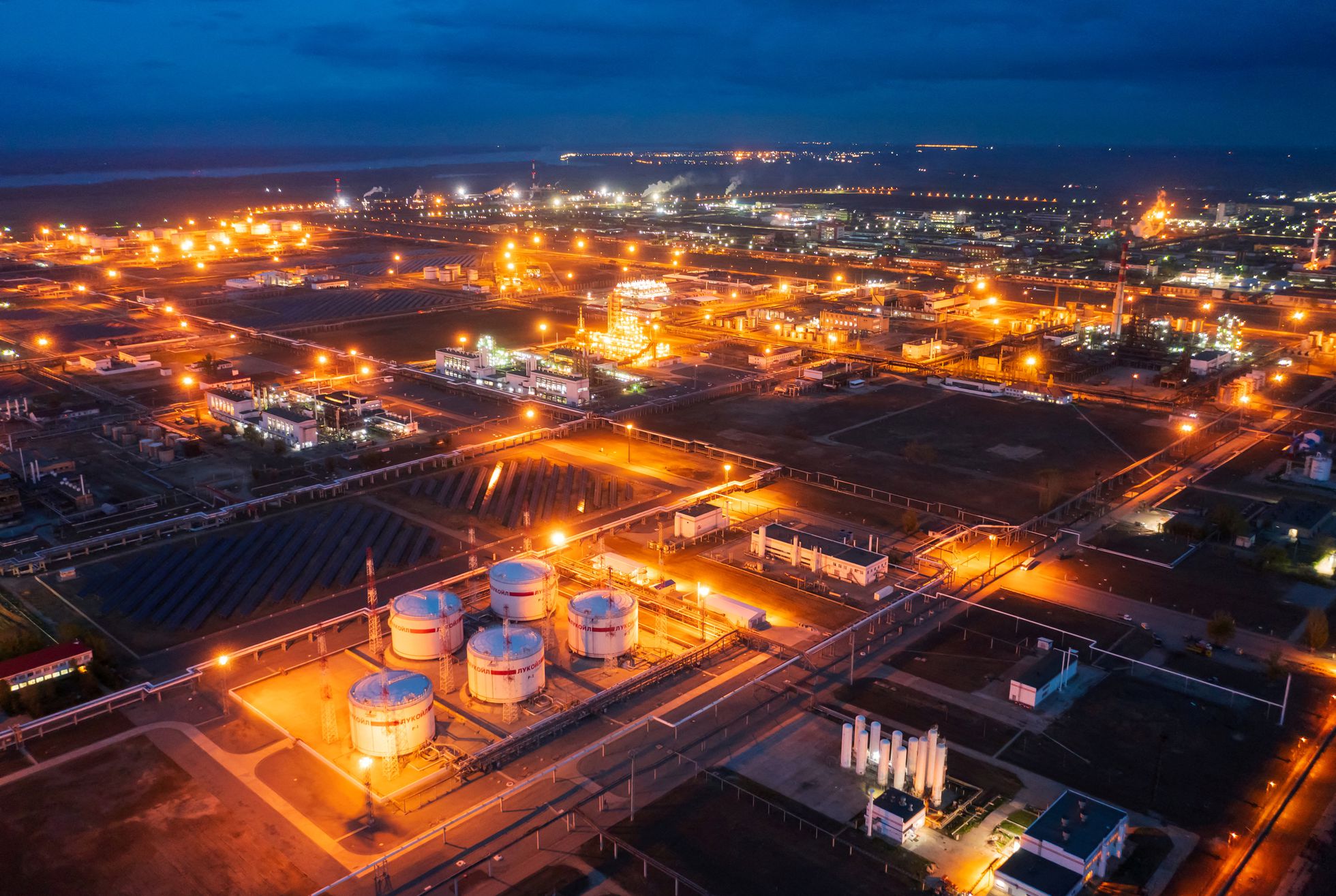 El petróleo tendrá que esperar hasta el año que viene para bajar de los 100 dólares por barril. Foto: EL PAÍS.