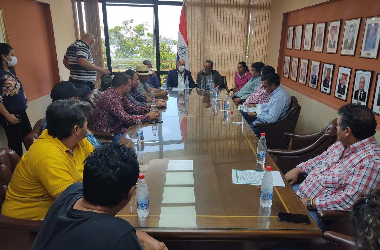 Reunión de camioneros con senadores. Foto: Twitter.