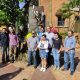 Integrantes del Sindicato de Periodistas del Paraguay, se reunieron frente al Monolito de Santiago Leguizamón para recordar el Día del Periodista y a 18  comunicadores asesinados en el ejercicio de la profesión. (Foto: Gentileza)