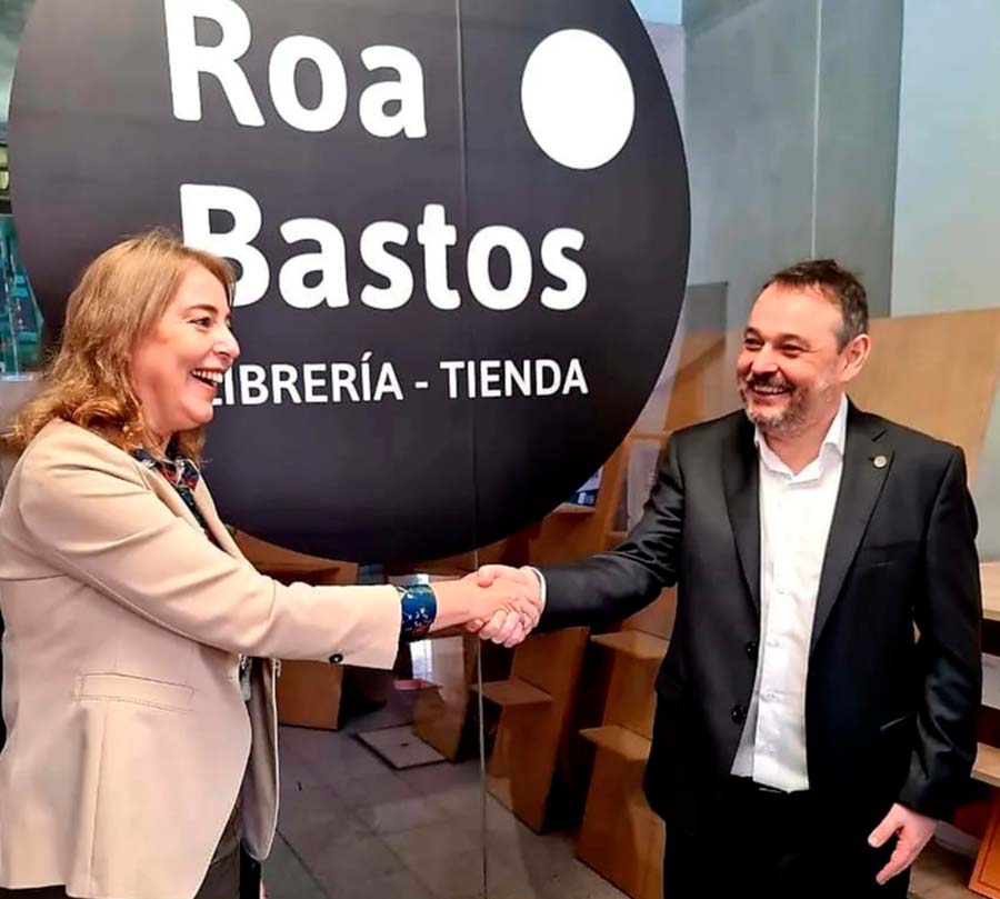 Nadia Czeraniuk, vicepresidenta de la Fundación Roa Bastos, y Alejandro Vila, decano de la Facultad de Humanidades y Artes de la Universidad Nacional de Rosario. Cortesía