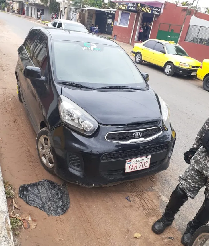 El vehículo abandonado por la Policía, según los intervinientes. (Foto Gentileza)