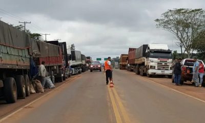 Los camioneros realizando cierre de rutas en manifestaciones anteriores. Gentileza