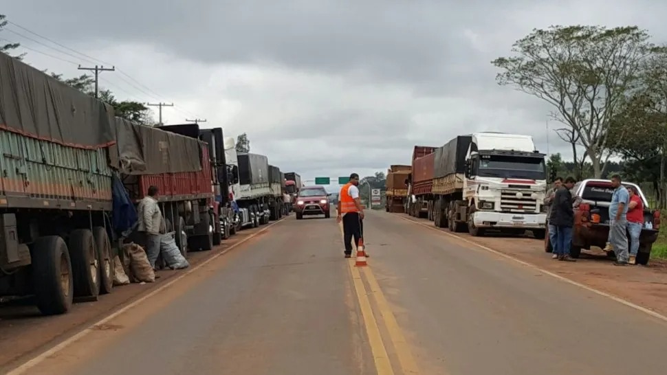 Los camioneros realizando cierre de rutas en manifestaciones anteriores. Gentileza
