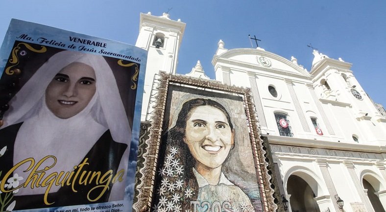 La procesión de las reliquias de Chiquitunga por el barrio Carmelitas arrancará a las 17:00 y retornar al monasterio para la misa central de las 18:30, que será presidida por el Arzobispo de Asunción el Monseñor Adalberto Martínez. Foto: Archivo.