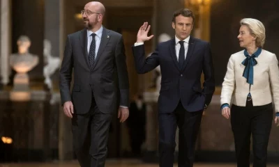 El presidente del Consejo de la UE, Charles Michel, Emmanuel Macron, presidente de Francia reelecto y la presidenta de la Comisión Europea, Ursula von der Leyen. Foto: France24.