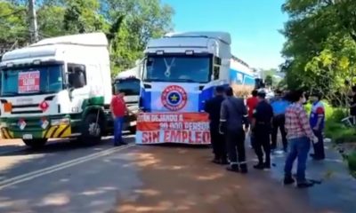 Emblemas privados frente a Petropar. (Gentileza).