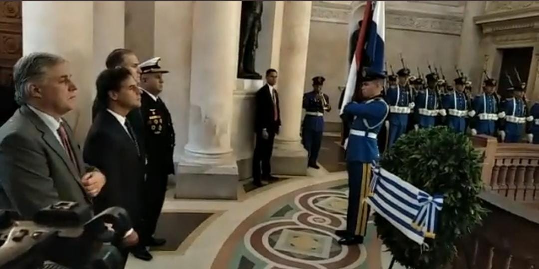 Acto de homenaje en el Panteón Nacional de los Héroes, donde participó el presidente uruguayo, Luis Lacalle Pou. Foto: Captura de pantalla