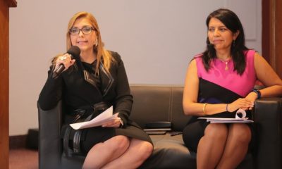 Roxana Silva, exmagistrada constitucional de la República de Ecuador (derecha), junto a Ana Paola Hall, consejera electoral de la República de Honduras (izquierda). Foto: Samuel Zeballos