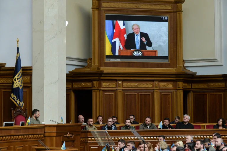 Boris Johnson en conferencia con el Parlamento Europeo. Foto: Infoabe.