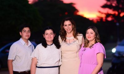 La intendenta Claudia Sosa con sus tres hijos. Foto: Gentileza