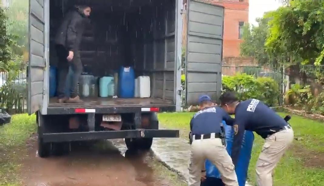 El procedimiento se realizó en la mañana de este viernes en el barrio Herrera de Asunción. Foto: Captura video- Universo 970 AM.