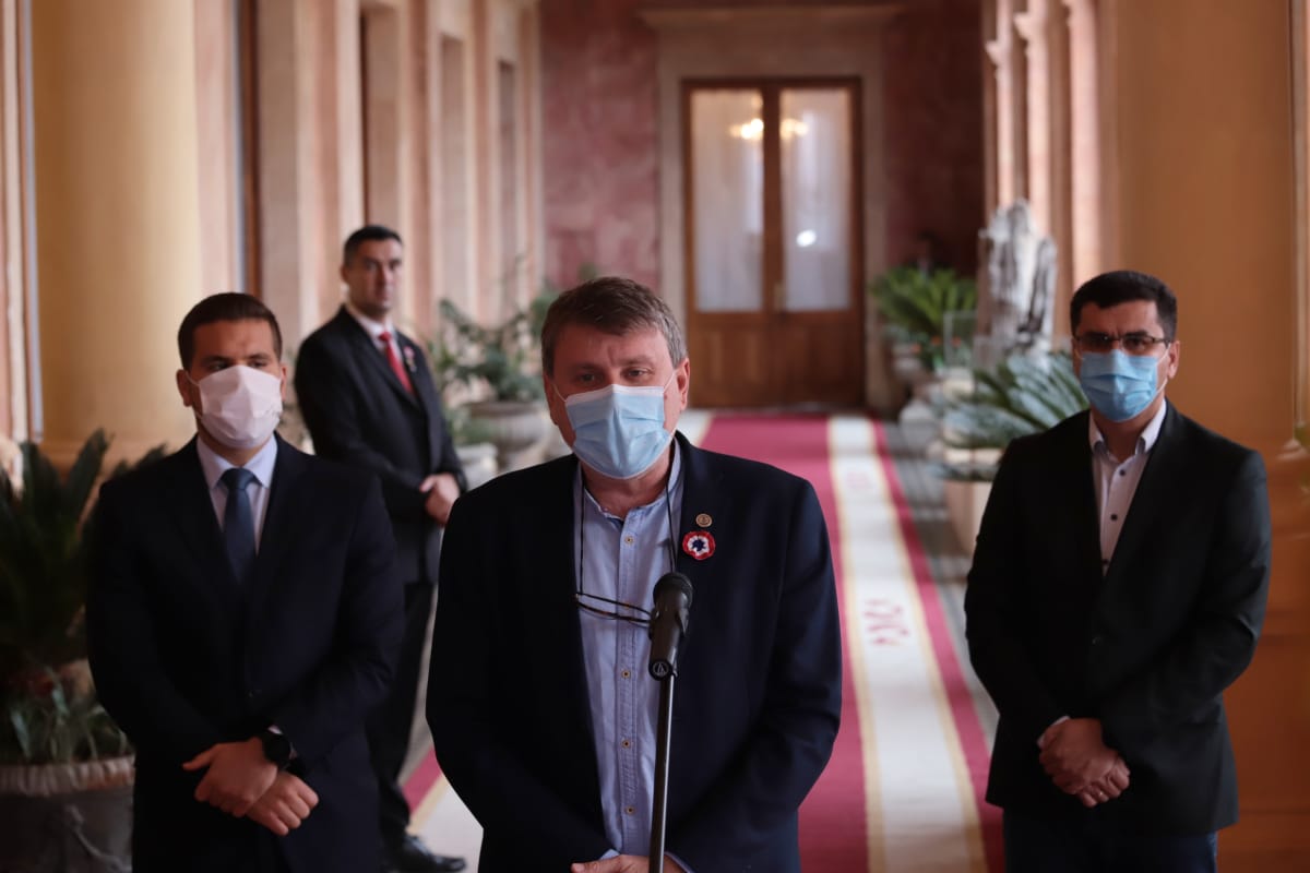 Hernán Huttemann y Denis Lichi en conferencia de prensa. (Foto Presidencia).