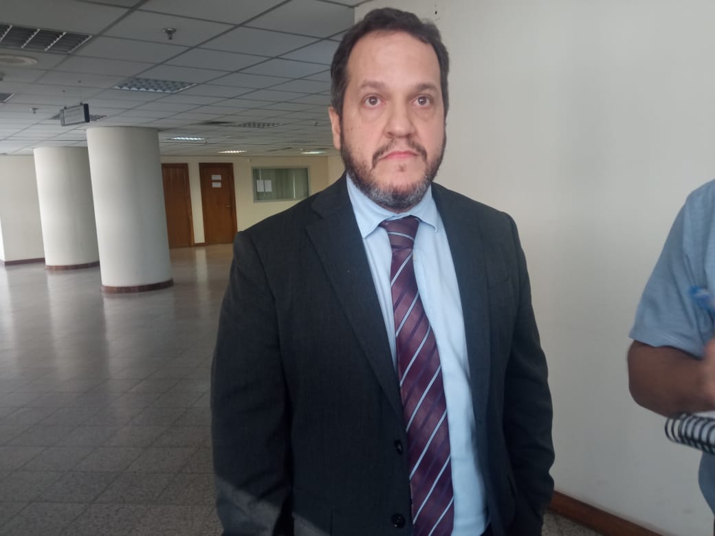 Abogado Eduardo Cazenave afirmó que a su cliente no le dieron la oportunidad de defenderse y se dictó directamente la sentencia. Foto: PDS