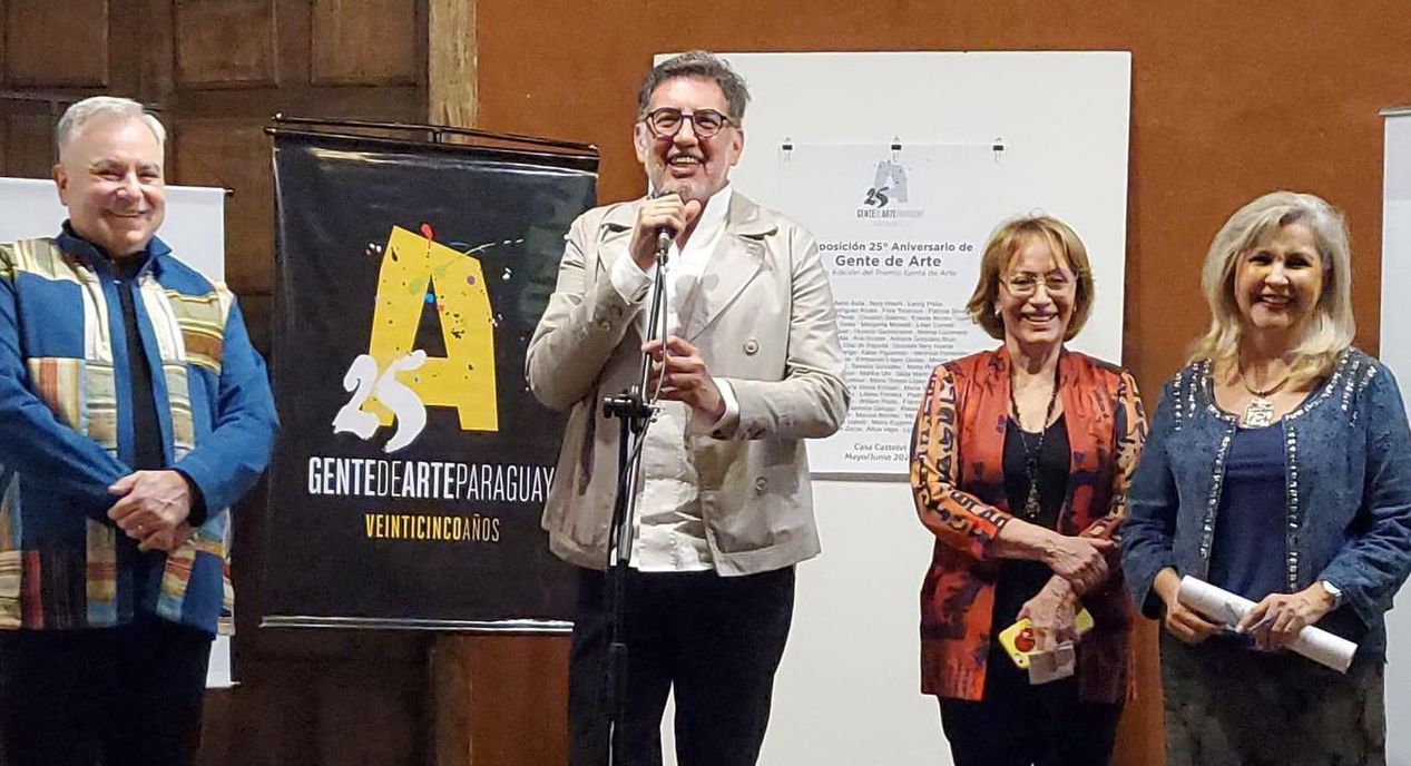 Ceremonia de los Premios Gente de Arte 2022. William Paats, Félix Toranzos y Malola Echauri. Cortesía