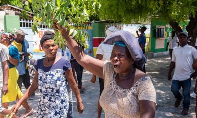 Una mujer grita consignas durante una manifestación en la comuna de Tabarre, en Puerto Príncipe, Haití. Foto: El Espectador