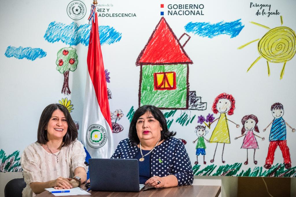 María Julia Garcete y la ministra de Niñez y Adolescencia, Teresa Martínez, quien presentó su candidatura. (Foto Gentileza).