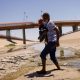 Migrante en la frontera El Paso. Foto: El País