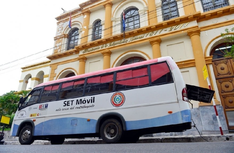 En Caazapá recibirán esta semana servicios gratuitos del PAC Móvil de Tributación. Foto: Hacienda.