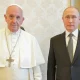 El Papa Francisco junto a Vladimir Putin en una reunión del 2019. Foto: Infobae. ARCHIVO.