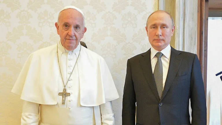 El Papa Francisco junto a Vladimir Putin en una reunión del 2019. Foto: Infobae. ARCHIVO.