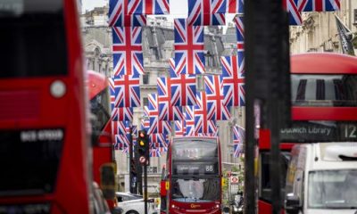 Preparativos para el festejo por los 70 años de reinado de la Reina Isabel II que se realizará del 2 al 5 de junio. Foto: El Espectador