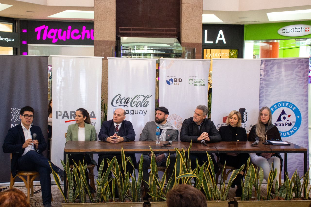 Distintas compañías e instituciones públicas y privadas anunciaron un histórico trabajo conjunto en Asunción, con la iniciativa “Mi barrio sin residuos”. Foto: Gentileza