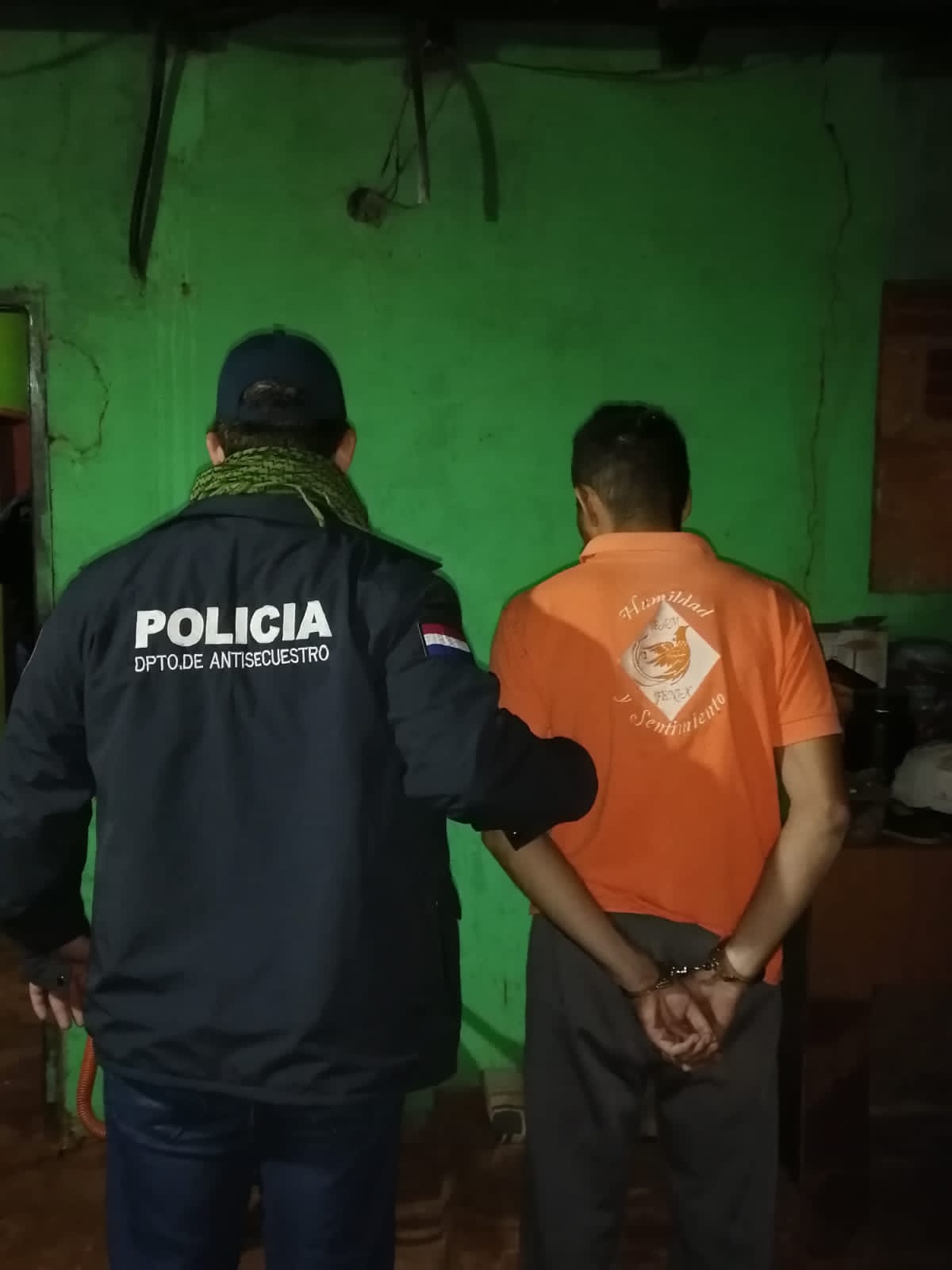 El detenido habría estado operando con perfiles falsos en las aplicaciones de TikTok e Instagram. Foto: 1020 AM